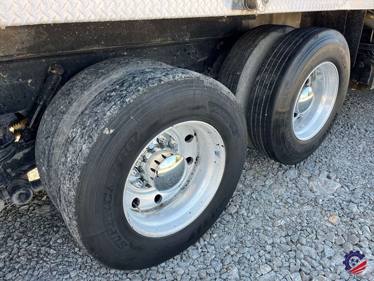 2016-kenworth-t880-image-14