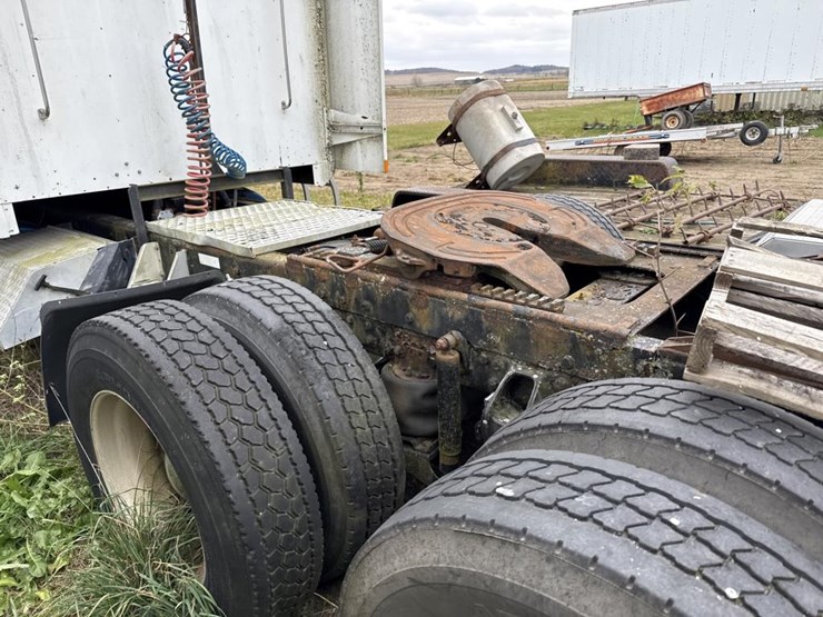 #3157-•-western-star-parts-sleeper-truck-image-26