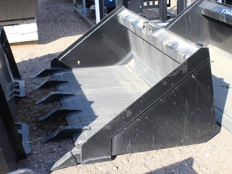 #30207-•-60in-low-profile-gp-bucket-with-teeth-image-1