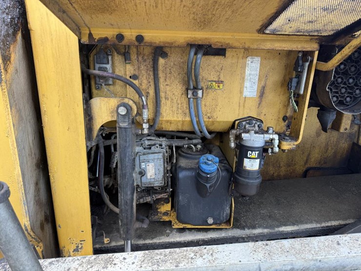 caterpillar-ap-1055f-image-12