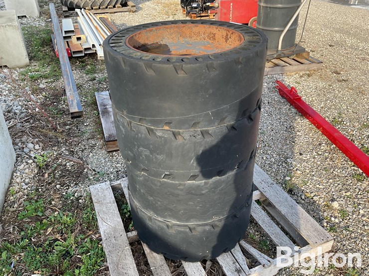 airless-rims-&-tires-for-skid-steer-image-3