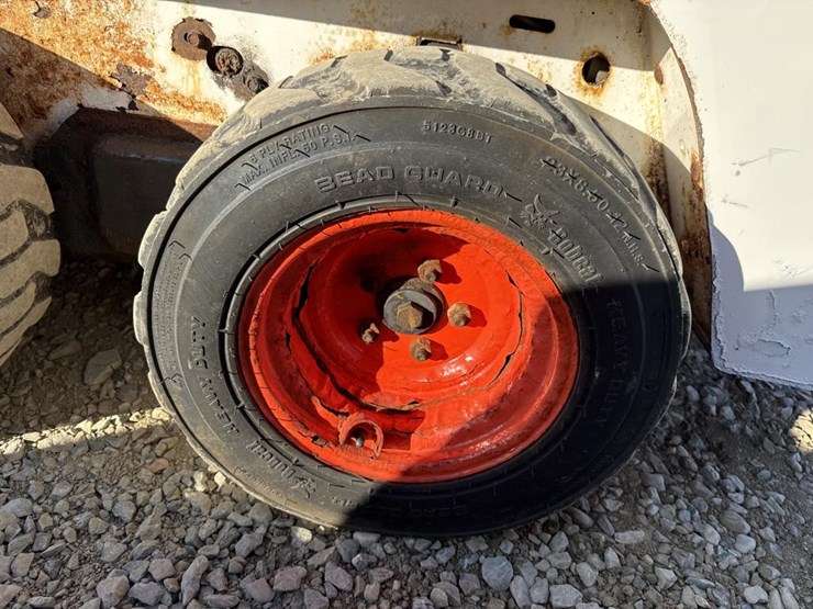 2015-bobcat-s70-image-40