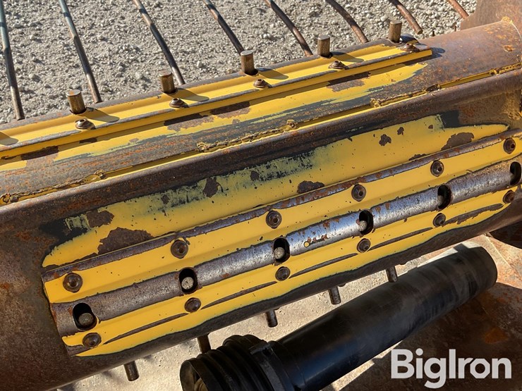 2009-new-holland-283-image-16