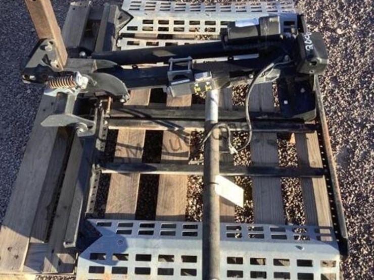 hitch-mount-chair-lift-image-4