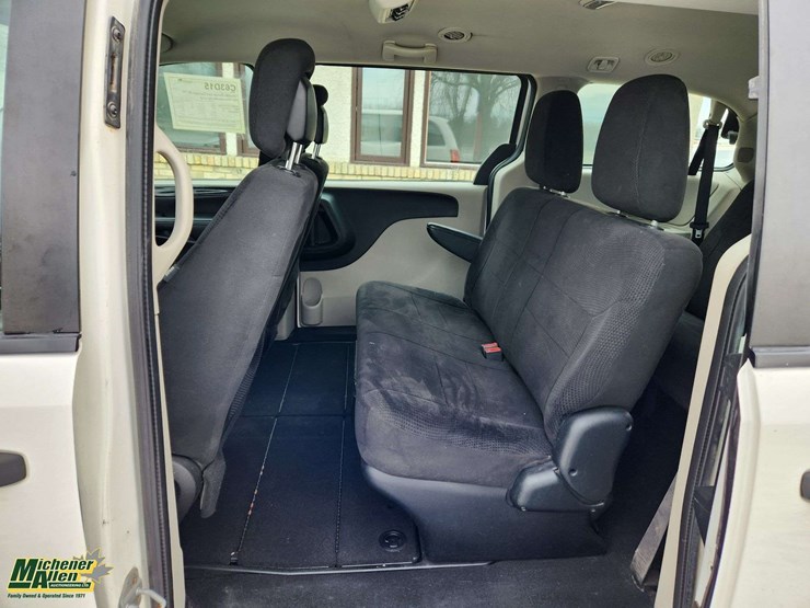 2013-dodge-grand-caravan-se-image-26