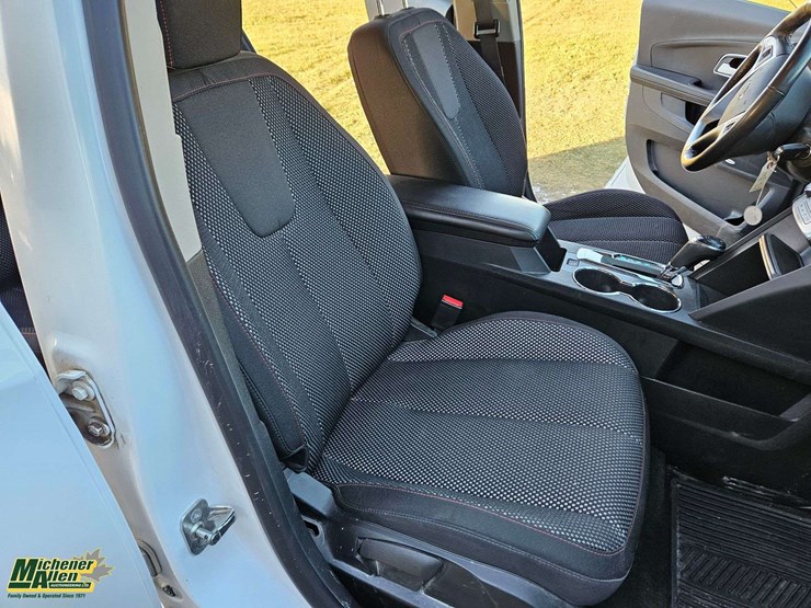 2016-chevrolet-equinox-lt-image-34