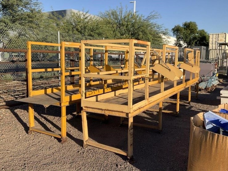 2-metal-catwalks-w/-trash-chutes-image-4