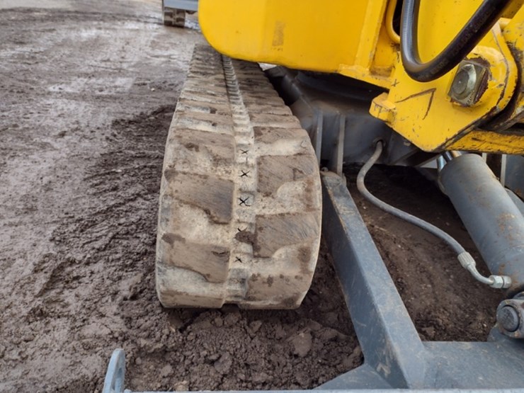 new-holland-ec25-image-34