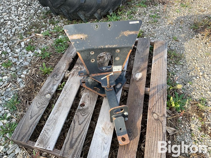 new-holland-cr-series-rear-hitch-image-2