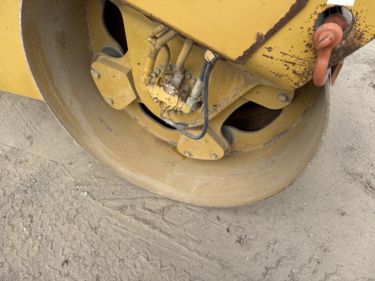 caterpillar-cb-534d-image-24