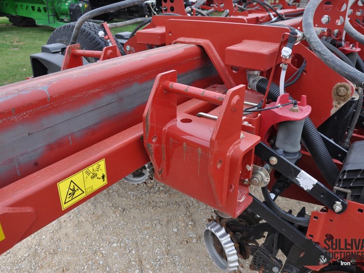 2014-case-ih-1255-image-18