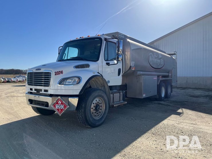 2016-freightliner-petroleum-truck-(jn3388,-unit-2374)-image-1