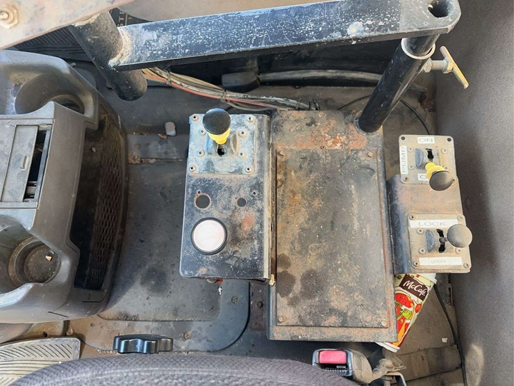 2009-sterling-l9500-image-26