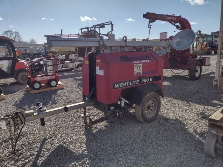 11-allmand-nite-lite-pro-light-plant-(qea-4057)-image-1