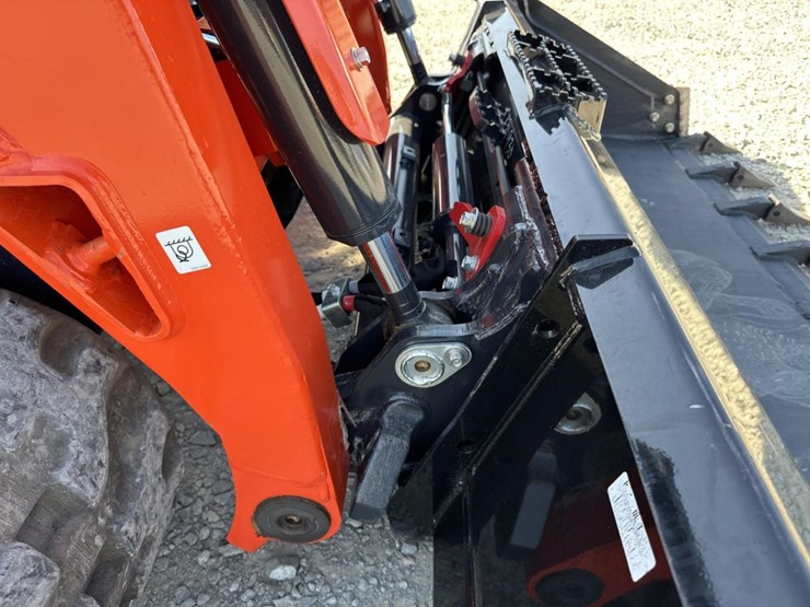 #5120-•-2025-kubota-svl-97-3-tracked-skid-steer-image-14