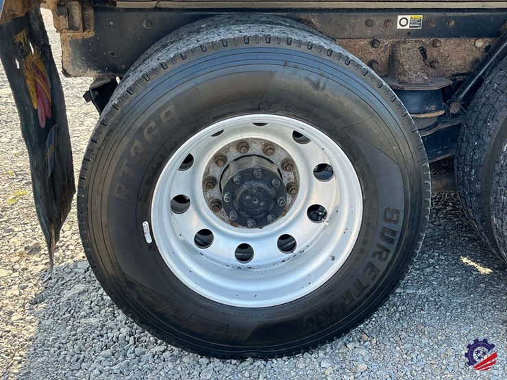 2016-kenworth-t880-image-13