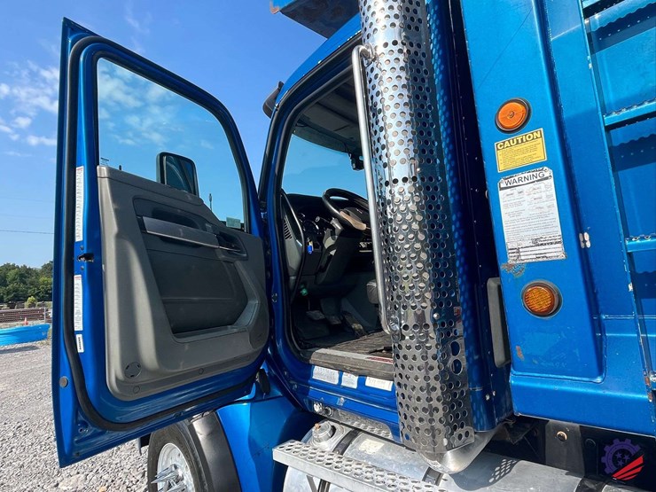 2016-kenworth-t880-image-63