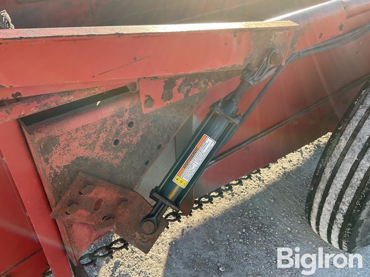 new-holland-165-image-14