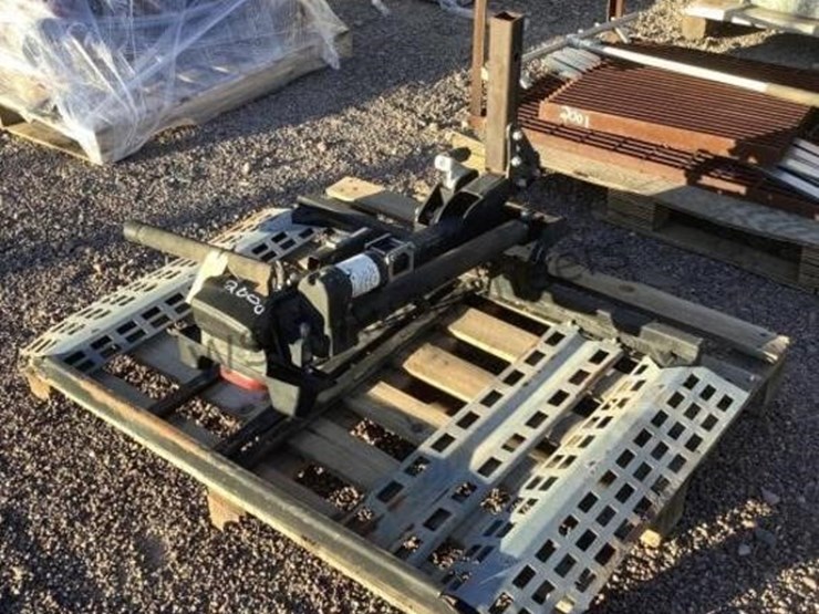 hitch-mount-chair-lift-image-1