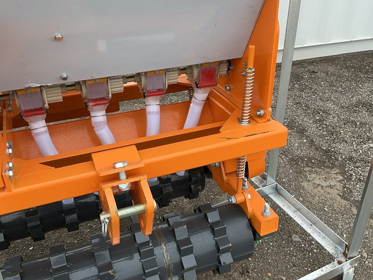 2025-caterpillar-12-image-14