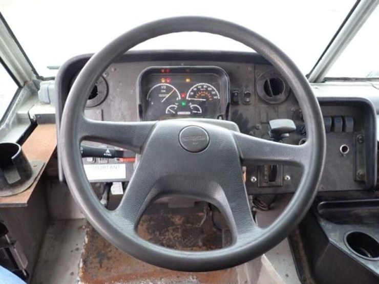 2013-freightliner-mt55-image-22