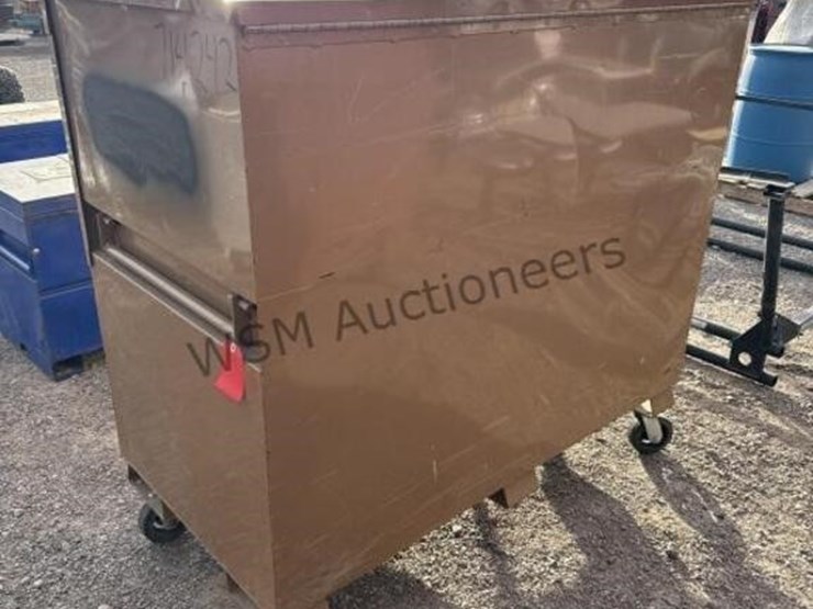 knaack-model-89-jobsite-toolbox-with-assorted-image-2