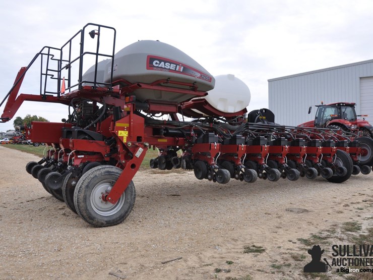 2014-case-ih-1255-image-5