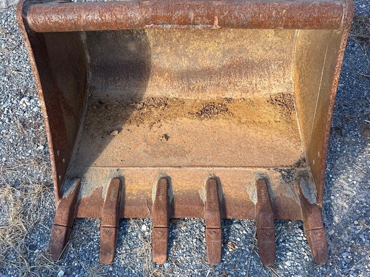 34"-excavator-tooth-bucket-image-4
