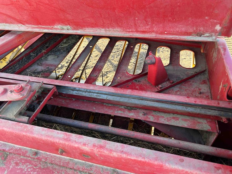 new-holland-268-image-8