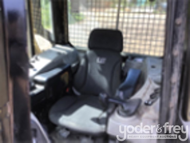 2016-caterpillar-d6n-lgp-image-4