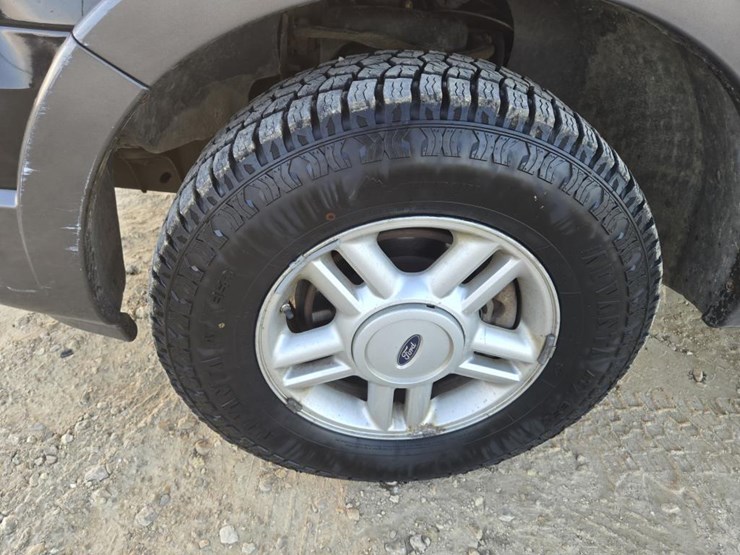 2004-ford-expedition-image-4