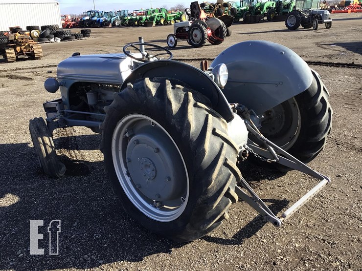 1940-ford-9n-image-7