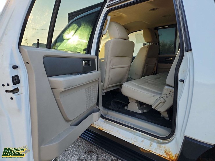 2014-ford-expedition-image-12