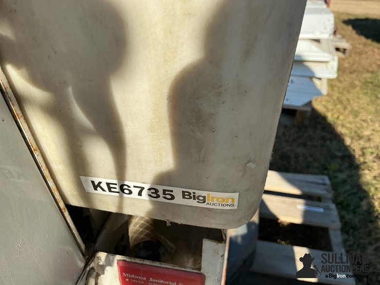 advance-convertamatic-20b-floor-cleaner-image-20