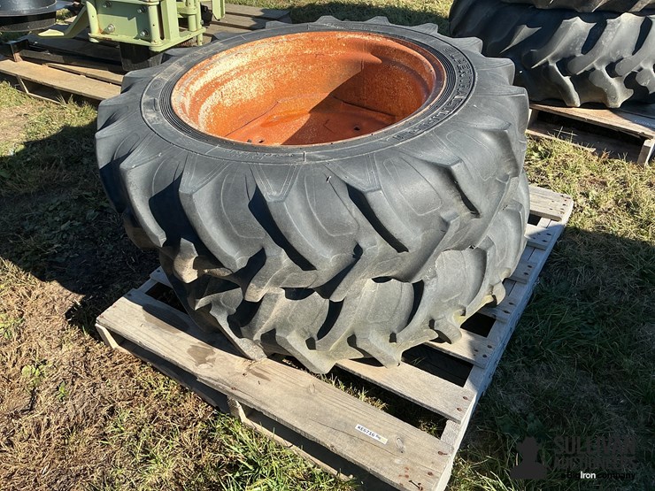 galaxy-11.2-24-tires-on-8-bolt-rims-image-1