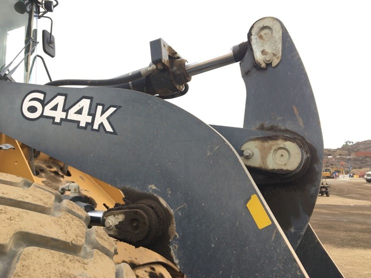 2015-deere-644k-image-12