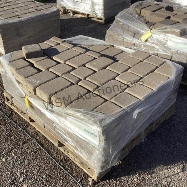 PALLET OF STONE PAVERS