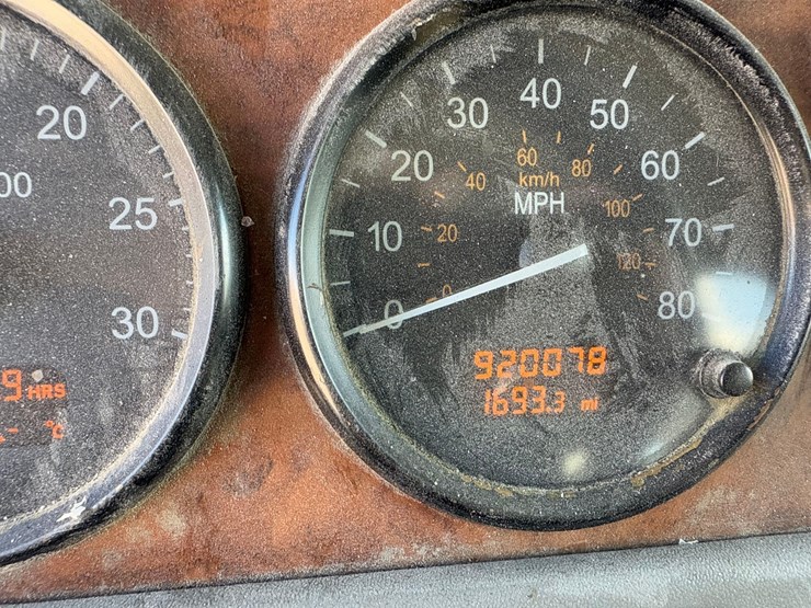 peterbilt-semi-tractor-image-25