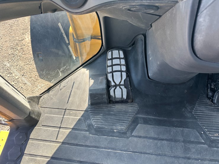 2016-caterpillar-926m-image-88