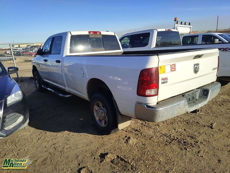 2011-dodge-2500-image-3