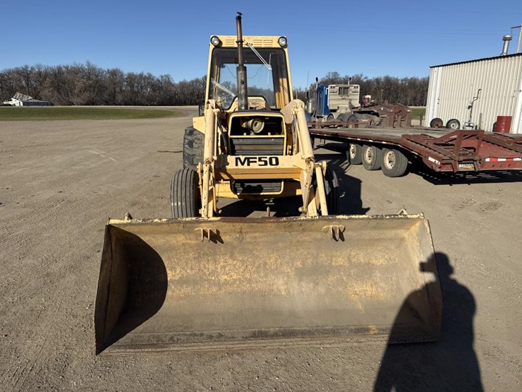 massey-ferguson-300a-image-8