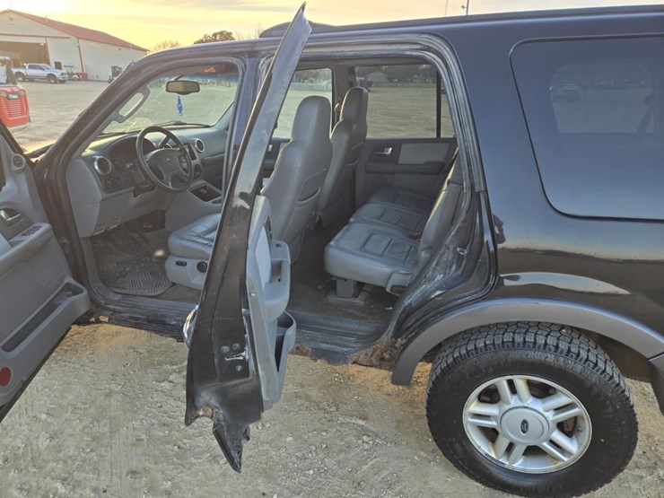 2004-ford-expedition-image-7