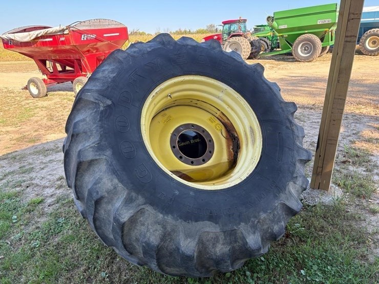 (2)-30.5l---32-tires-w/rims-image-3