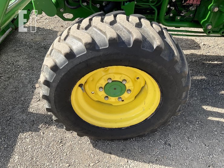 2015-john-deere-4044m-image-11