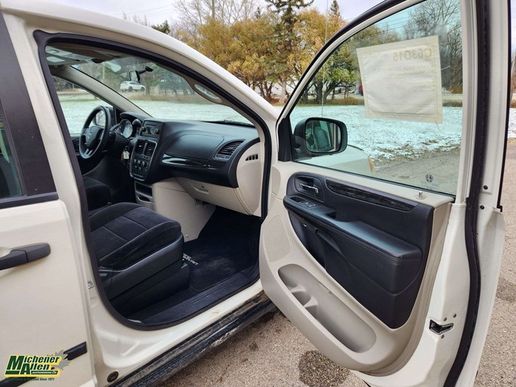 2013-dodge-grand-caravan-se-image-29