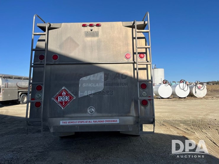 2016-freightliner-petroleum-truck-(jn3388,-unit-2374)-image-12