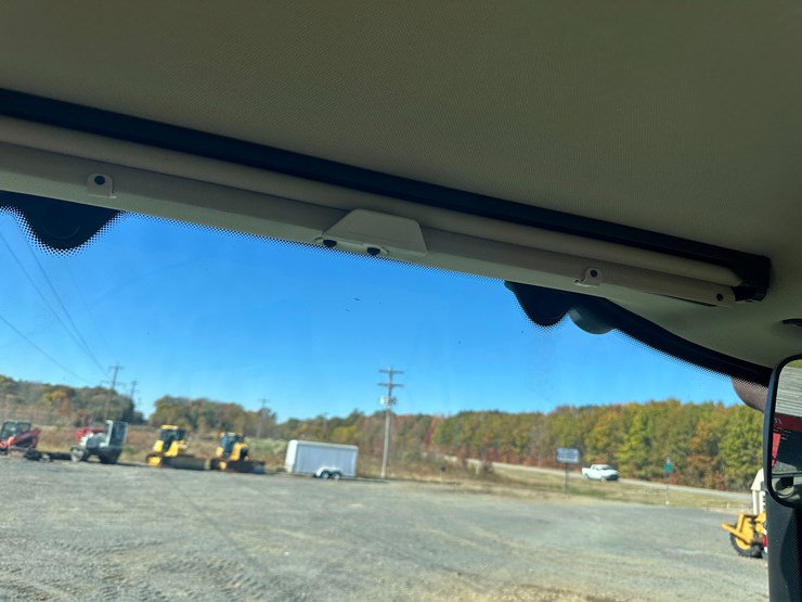 2013-john-deere-6140m-image-64