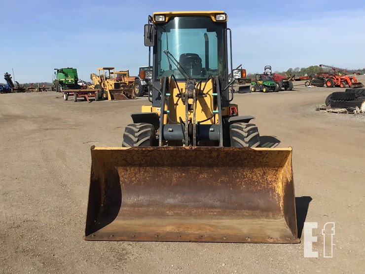 2005-deere-244j-image-5