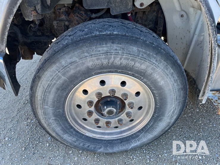 2016-freightliner-petroleum-truck-(jn3388,-unit-2374)-image-17