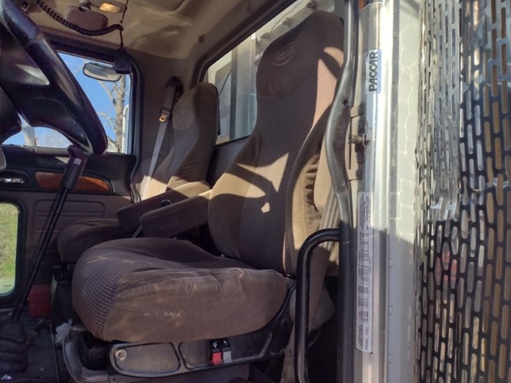 11-peterbilt-truck-tractor^title^-(qea-4044)-image-16